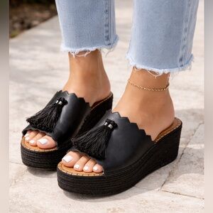 H by Halston Chic Black Tassel Espadrille Slides Scalloped Leather Wedge Sandals